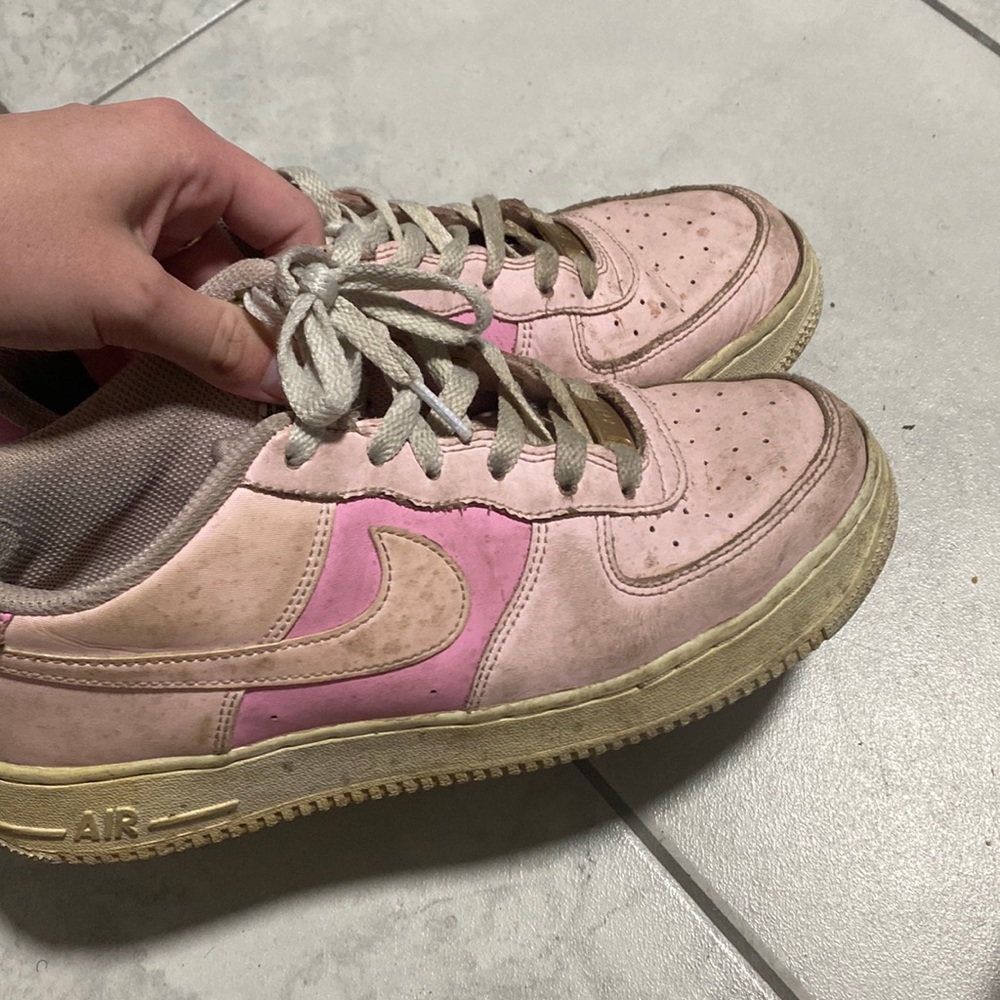 these were my dispensary shoes, they are so cute when they’re cleaned! Negotiate